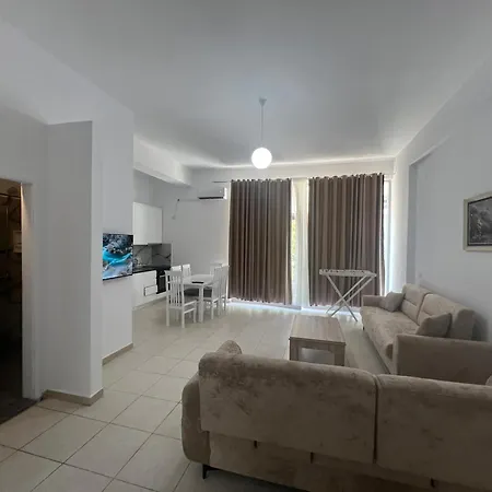 My Big Family - 2 Bedroom - For 6- 8 Guests *